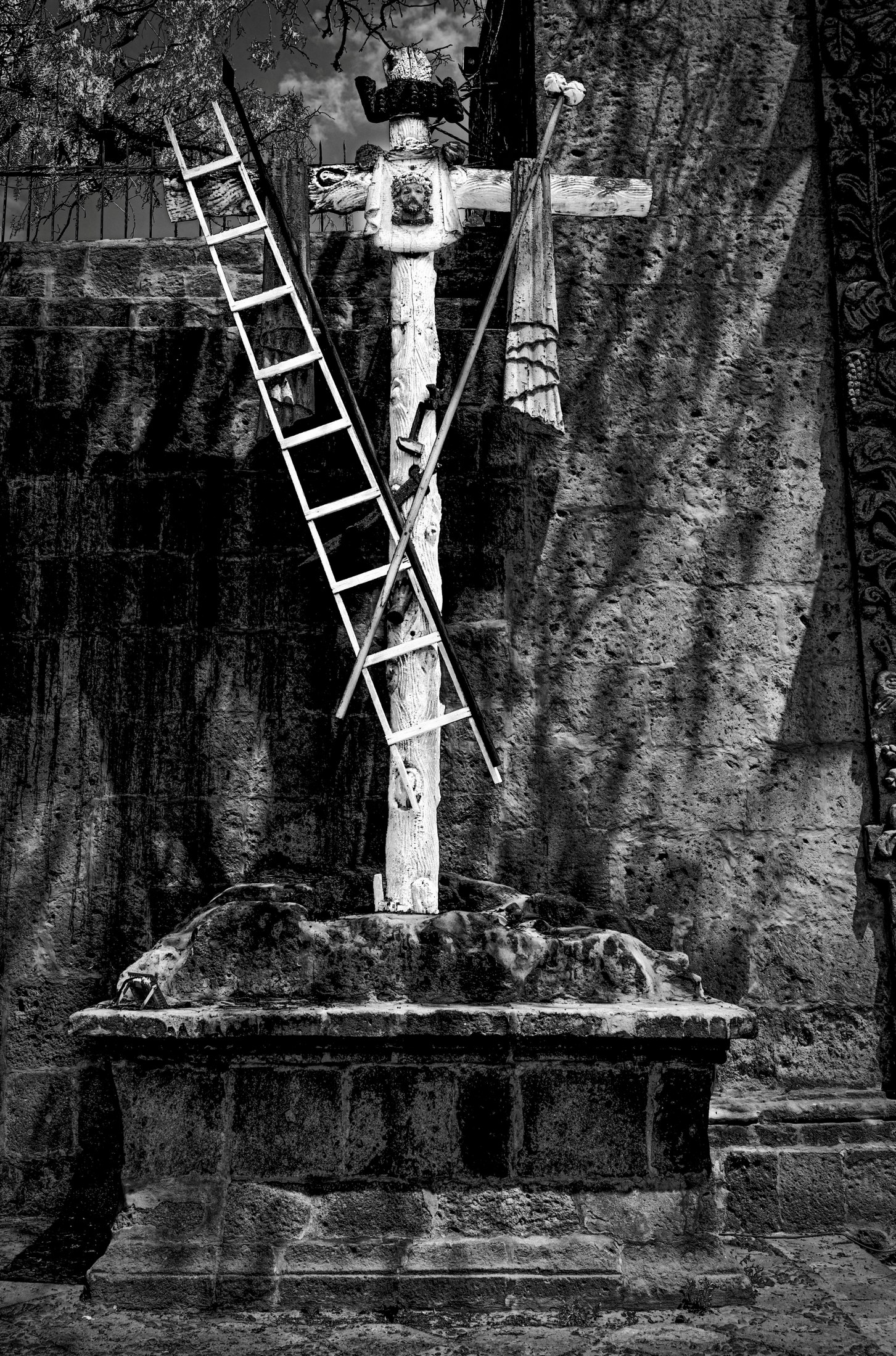 Cross and Ladder, Peru